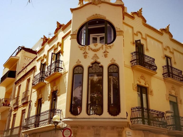 Historical tour of Sitges, visit to winery, wine tasting and lunch