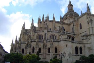 Visit Segovia with bus transfer and guided walking tour