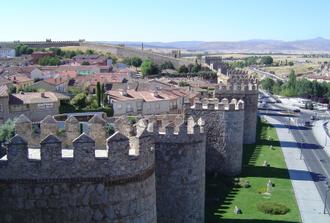 Visit Segovia and Ávila with bus transfer from Madrid
