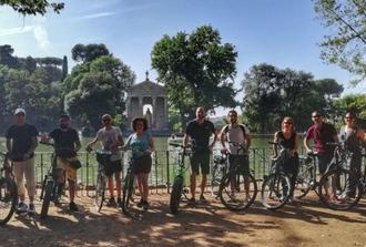 Villa Borghese private e-bike tour with pic-nic