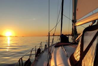 Romantic Sunset Sailing + Dinner aboard (2h)