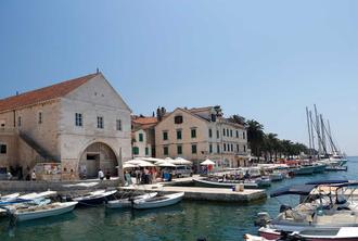 PRIVATE TOUR TO HVAR AND PAKLENI ISLANDS