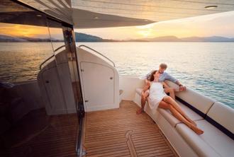 Romantic Cruise on a Luxury Yacht (1h)