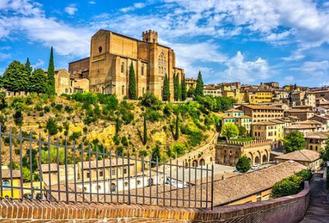 Monnalisa Wine Tour - Meet the descendants of Monnalisa: Underground Guicciardini Strozzi Castle Wine Tour, Tenuta Torciano & visit Siena