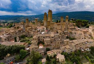 Private Full-Day Tour of San Gimignano and Volterra